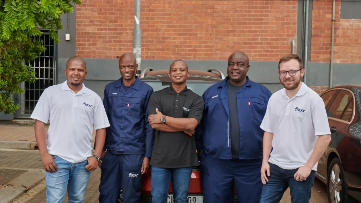 Fixxr group photo of founders and mechanic partners